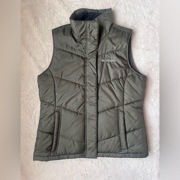 Columbia Jackets & Blazers - Columbia Puffer Vest Olive Green Women Size Medium